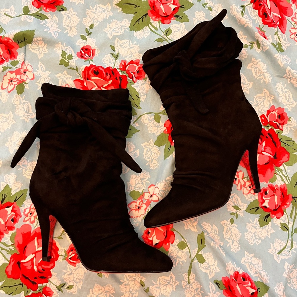Amazing suede betsey Johnson bow vintage Boots